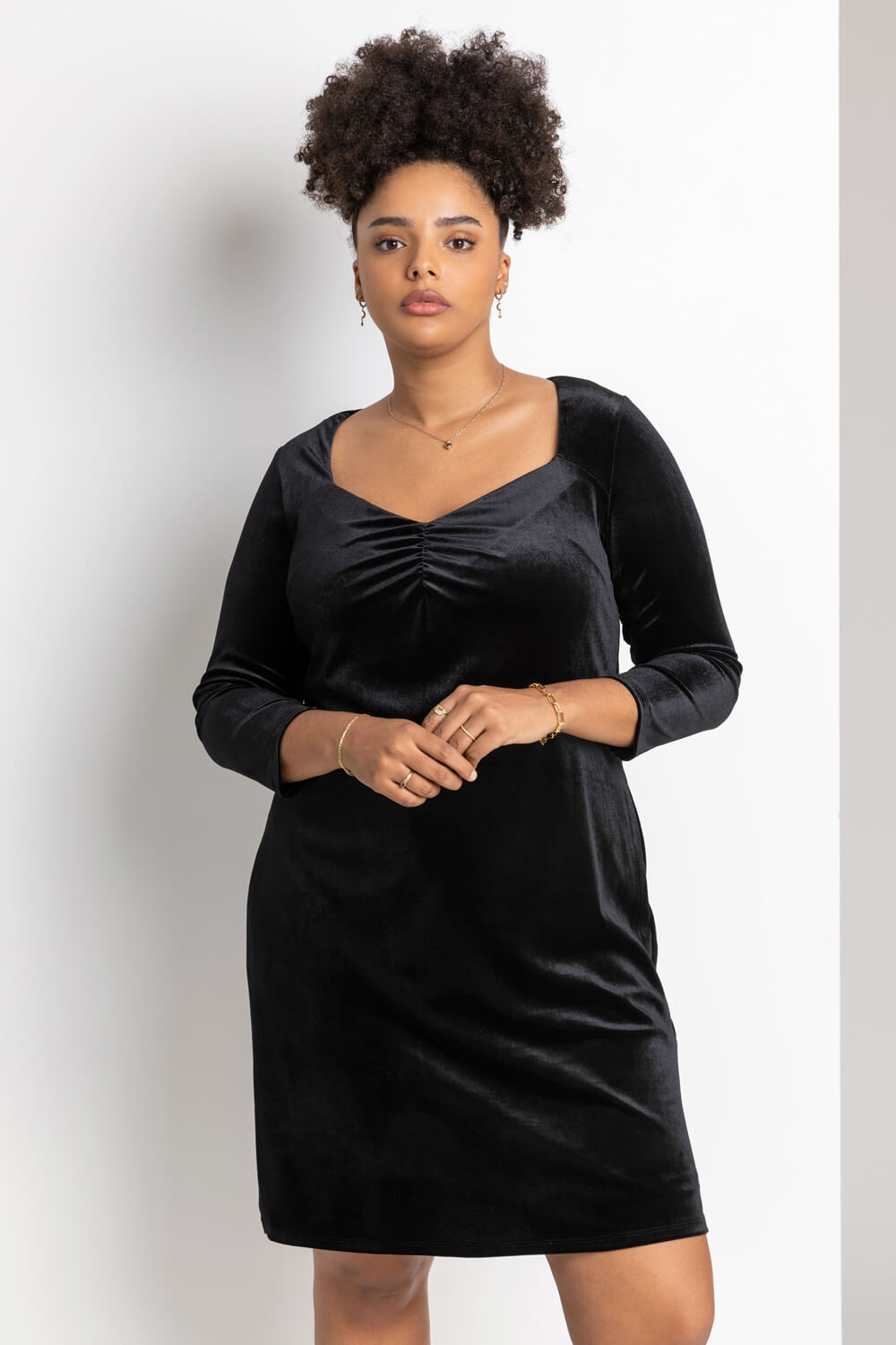 Black Curve Sweetheart Neck Velvet Dress