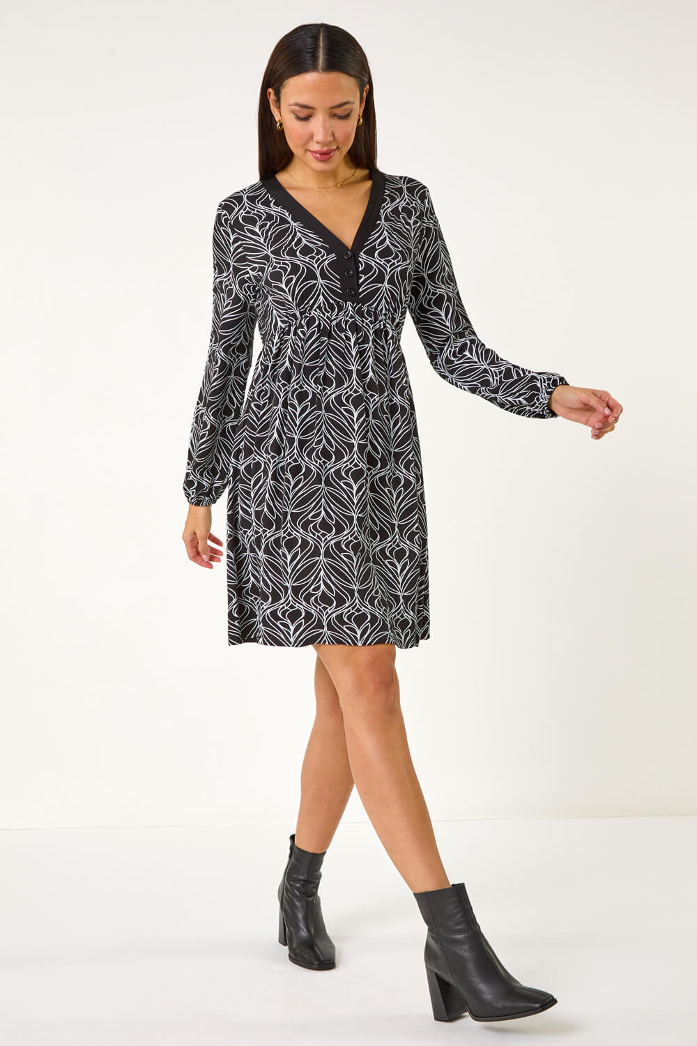 Black Geometric Print Buttoned Stretch Dress
