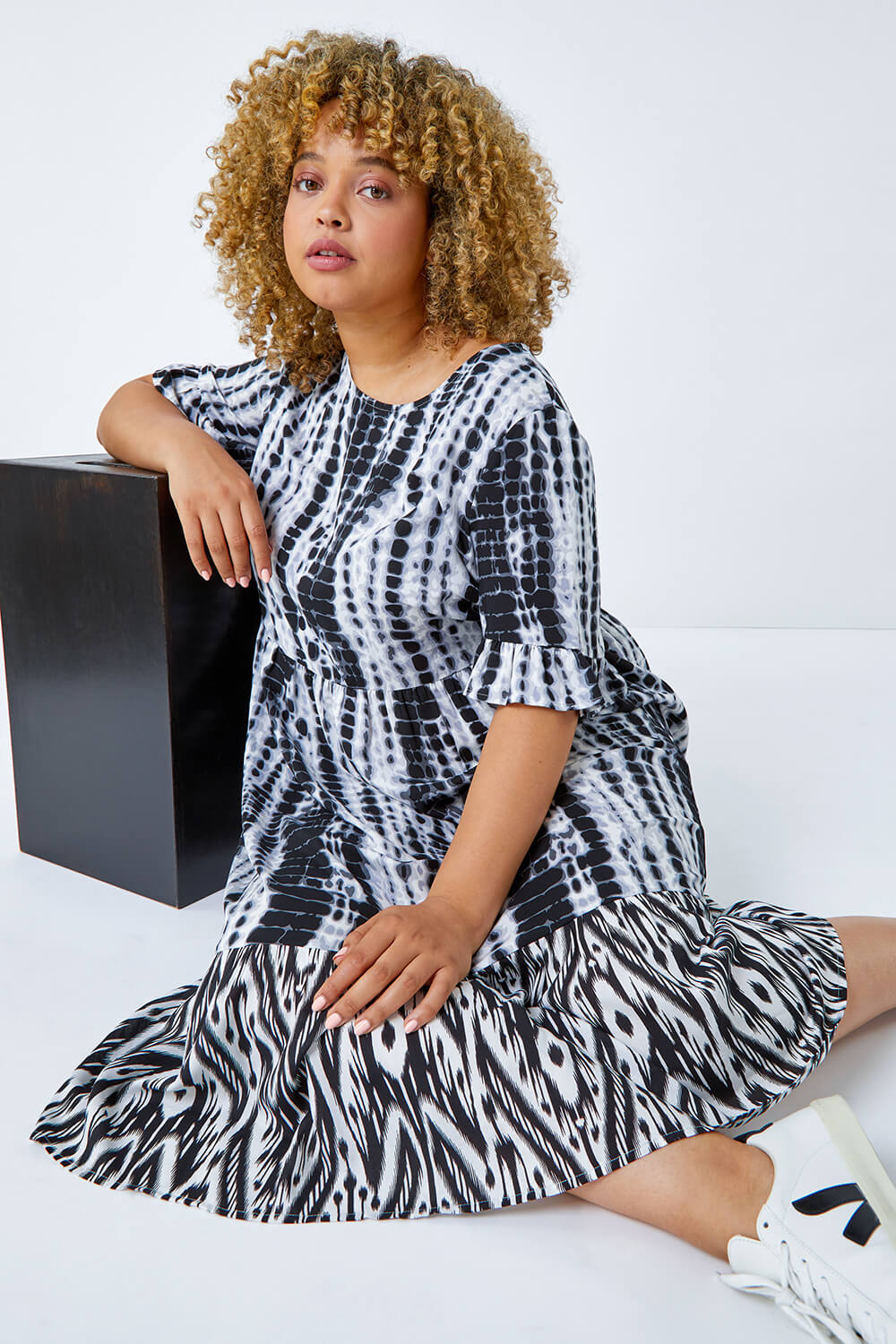 Black Curve Tie Dye Maxi Dress