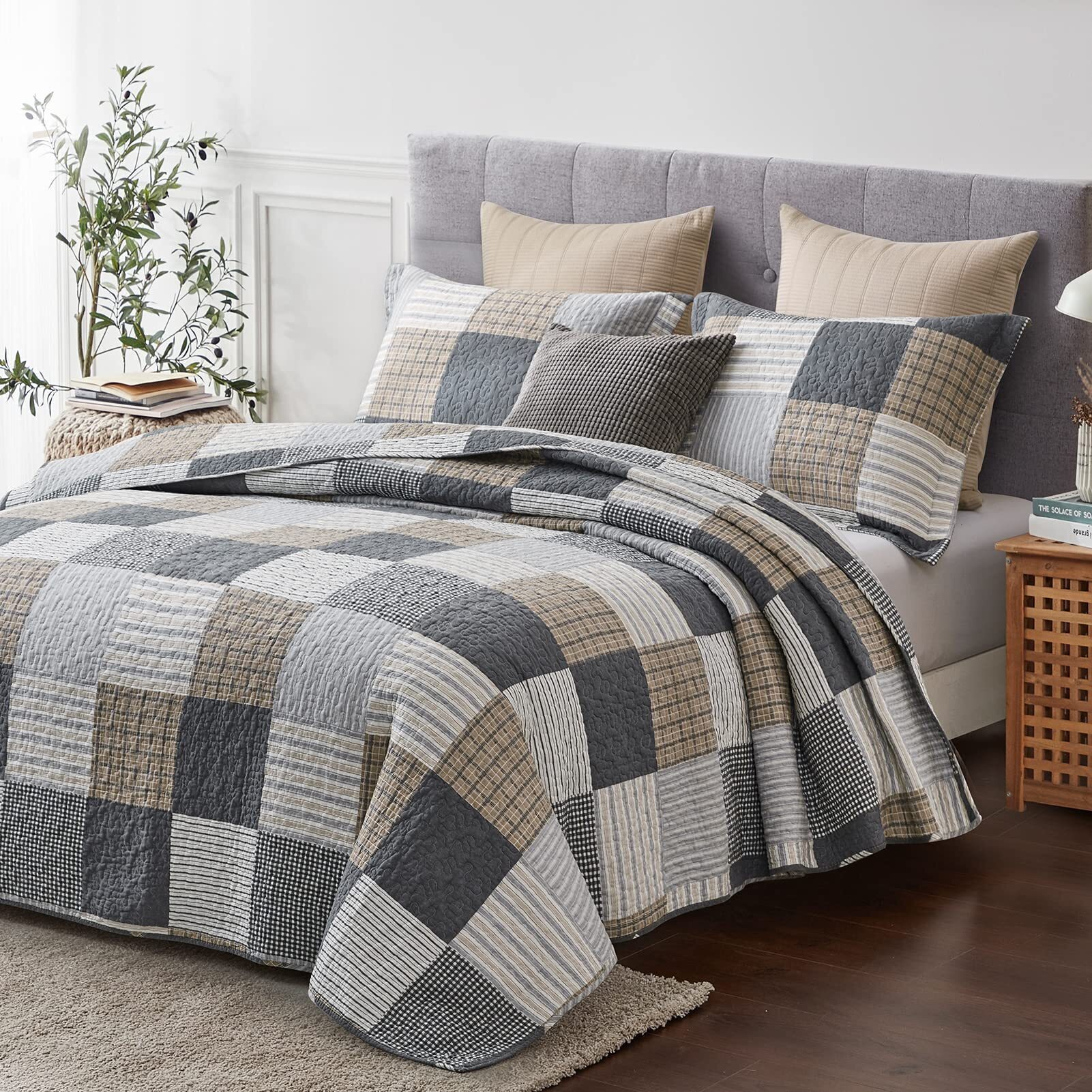 Grey Brown White Plaid Patchwork Soft Reversible Queen Quilt Set for Bed All Season, 3-Pieces