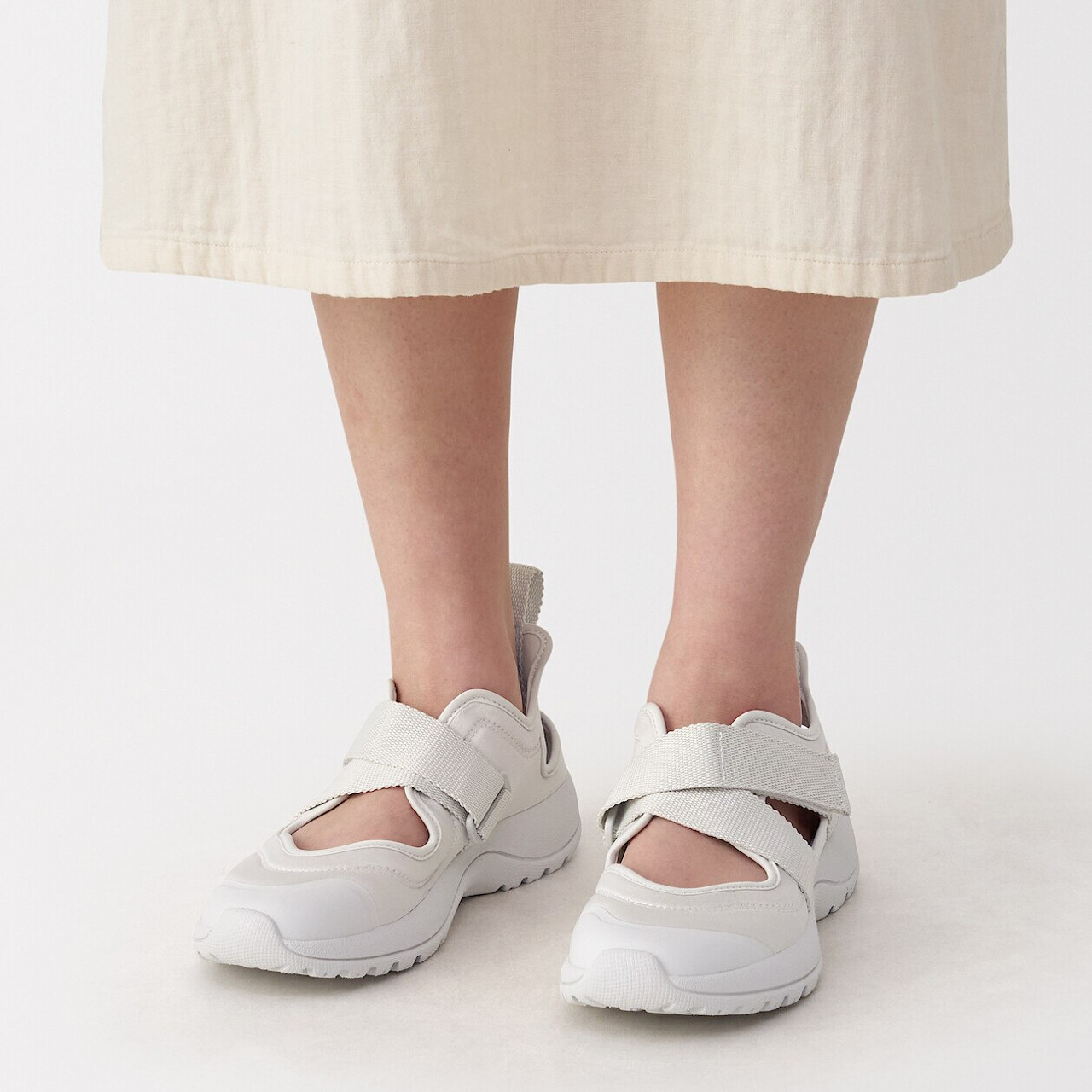 Unisex Velcro Strap Closed‐Toe Sandals