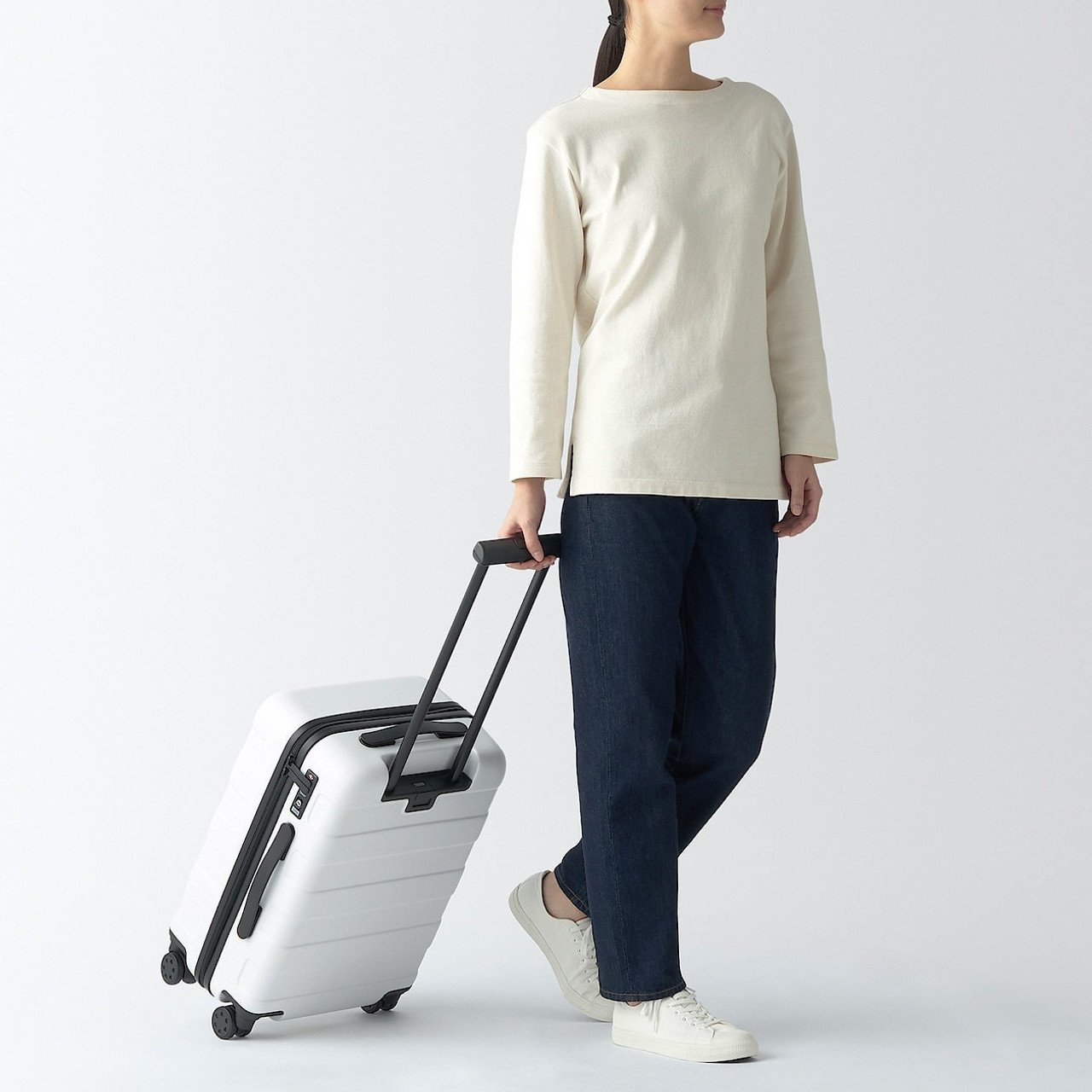 Small Hard Shell Suitcase ‐ 36 L