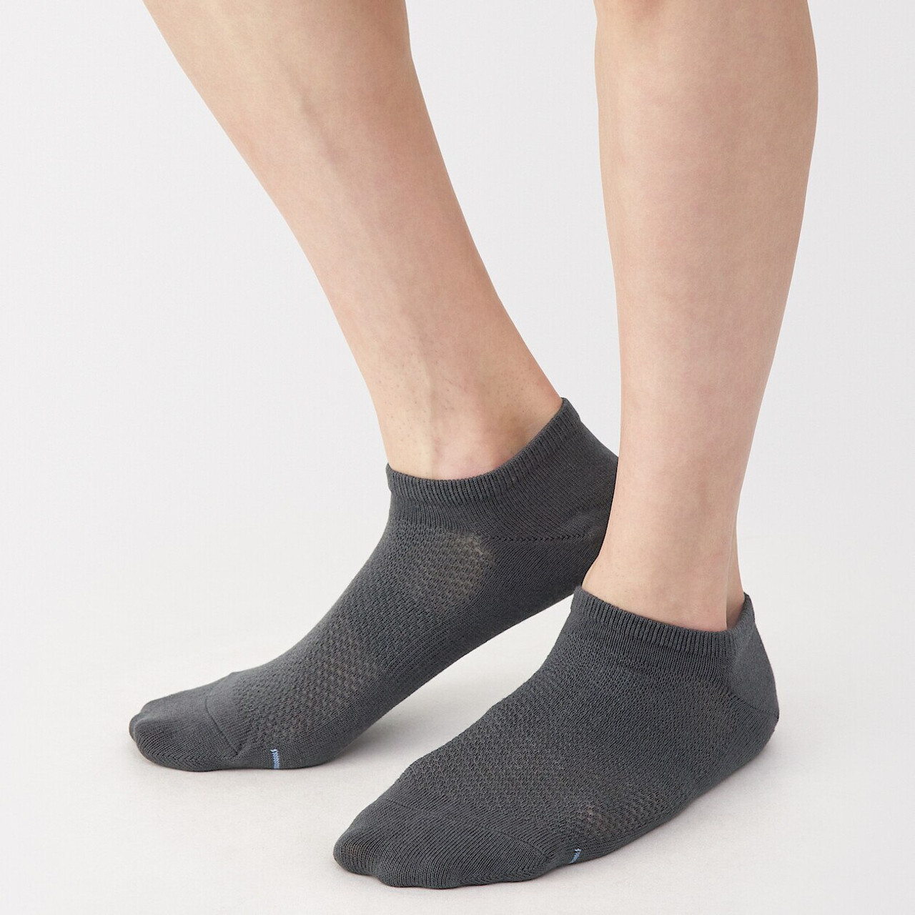 Men's Right Angle Moisture Wicking Cotton Trainer Socks