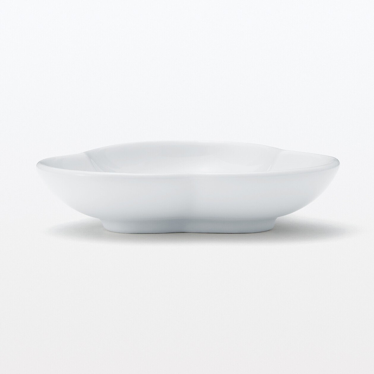 Hasami Ware Porcelain Fortune Plate ‐ Pine White