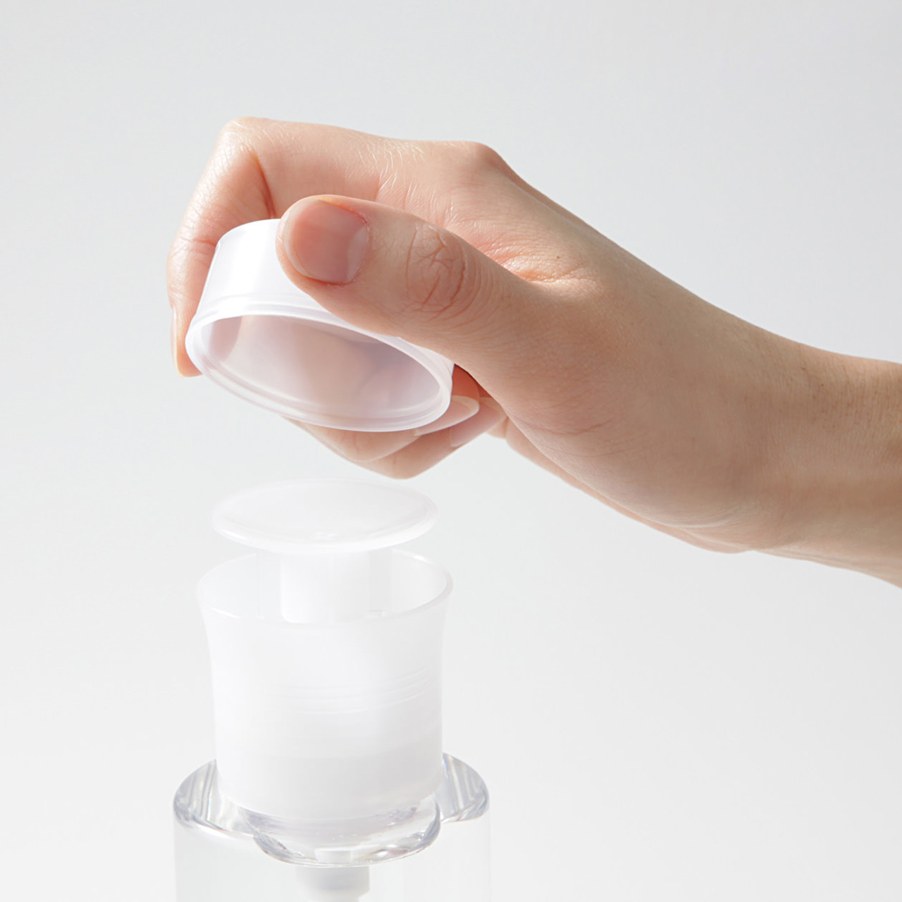 Bottle Head ‐ Pump Dispenser