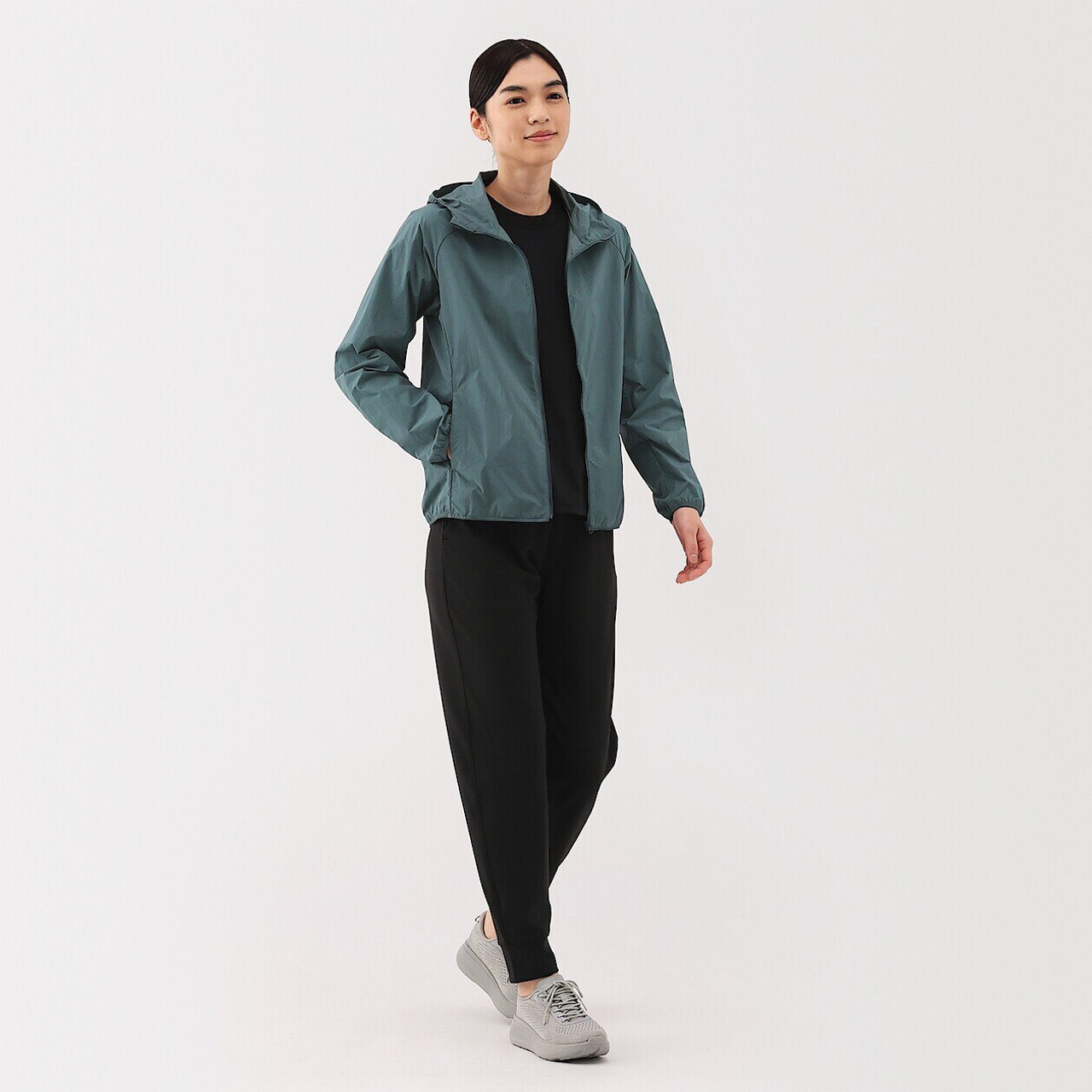Women's Water‐Repellent Packable Hooded Jacket