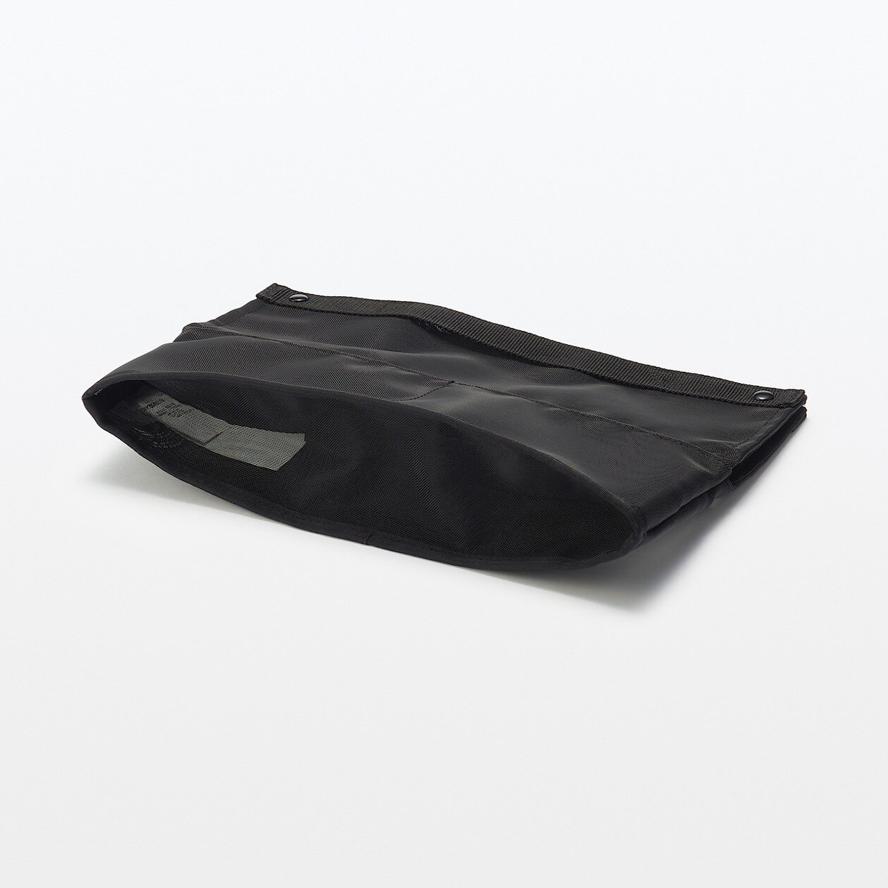 Nylon mesh Self‐standing pouch.