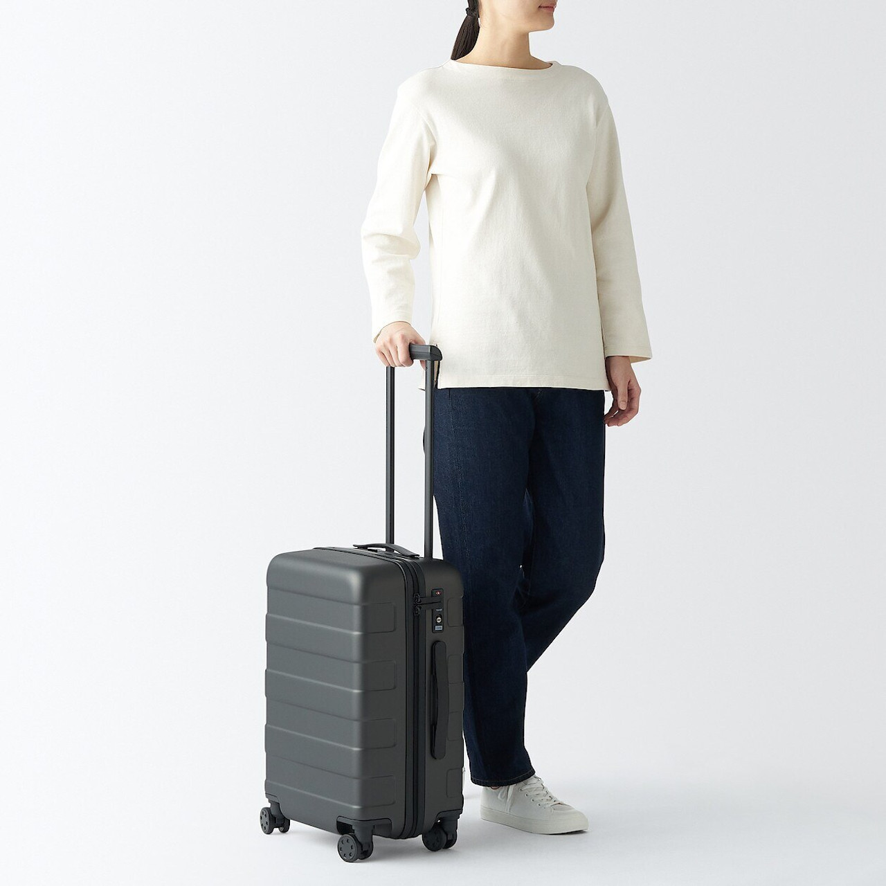 Small Hard Shell Suitcase ‐ 36 L 19555