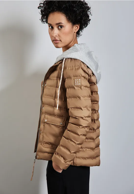 Jacke mit abnehmbarer Kapuze