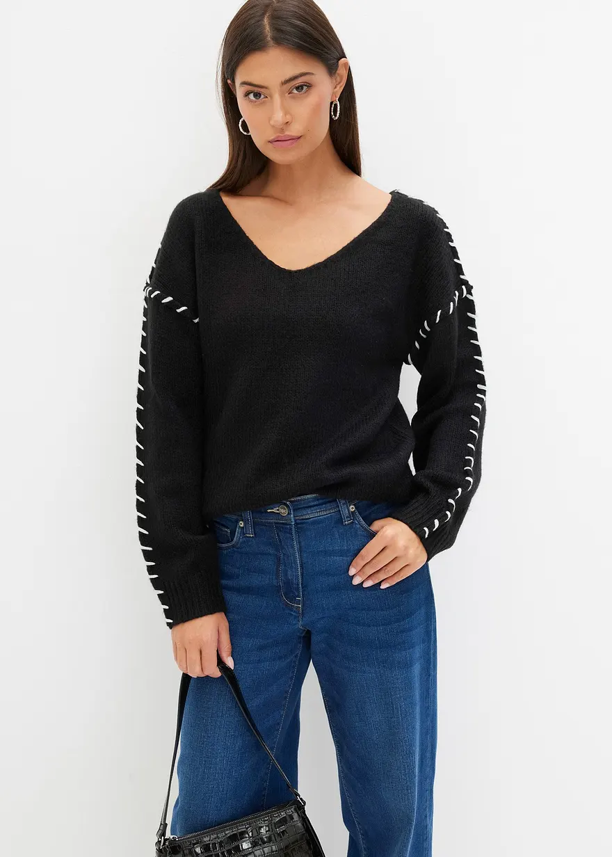 Weicher Grobstrickpullover mit gestickten Kontrast-Nähten