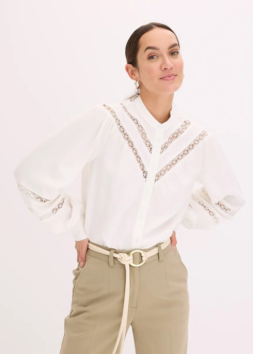 Bluse mit Leinenanteil und Crochet-Einsätzen