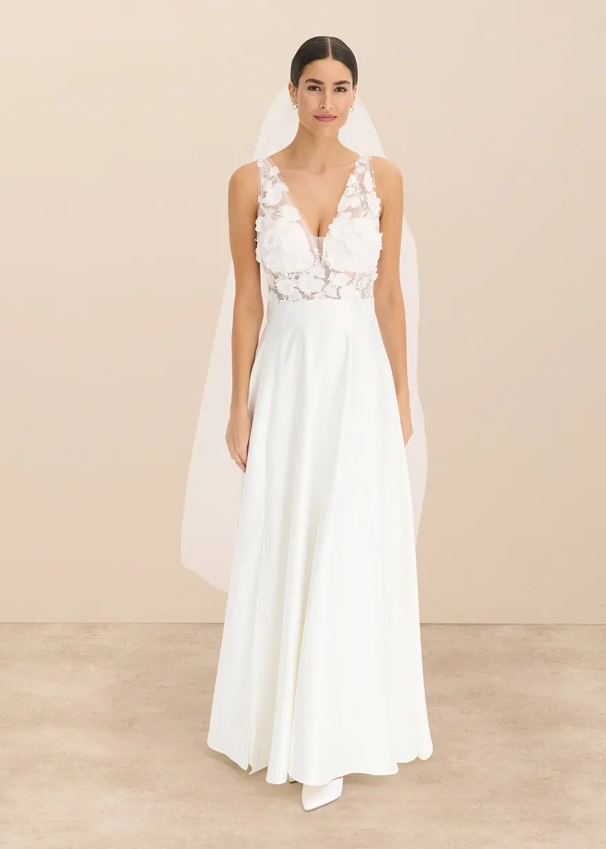 Brautkleid aus glänzendem Satin mit Blumen-Applikation