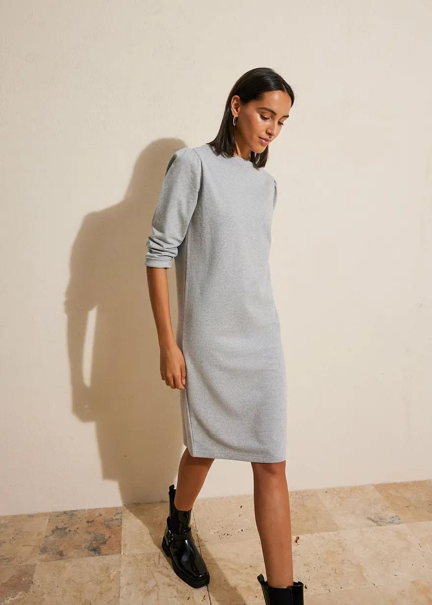 Figurumspielendes Sweatkleid