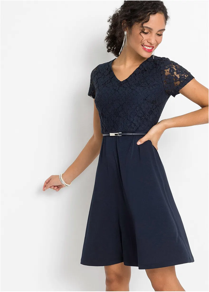 Minikleid mit Spitze und Gürtel
