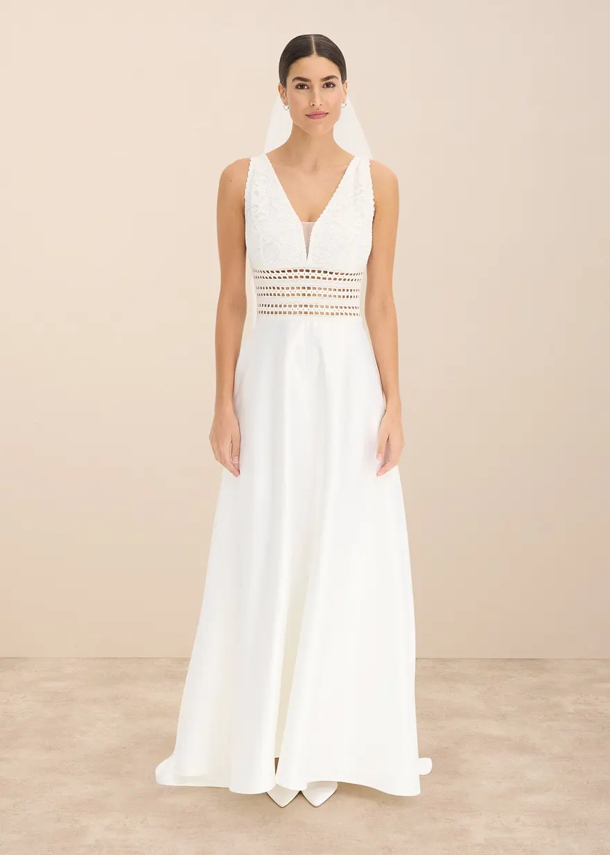 Brautkleid aus glänzendem Satin mit Spitze