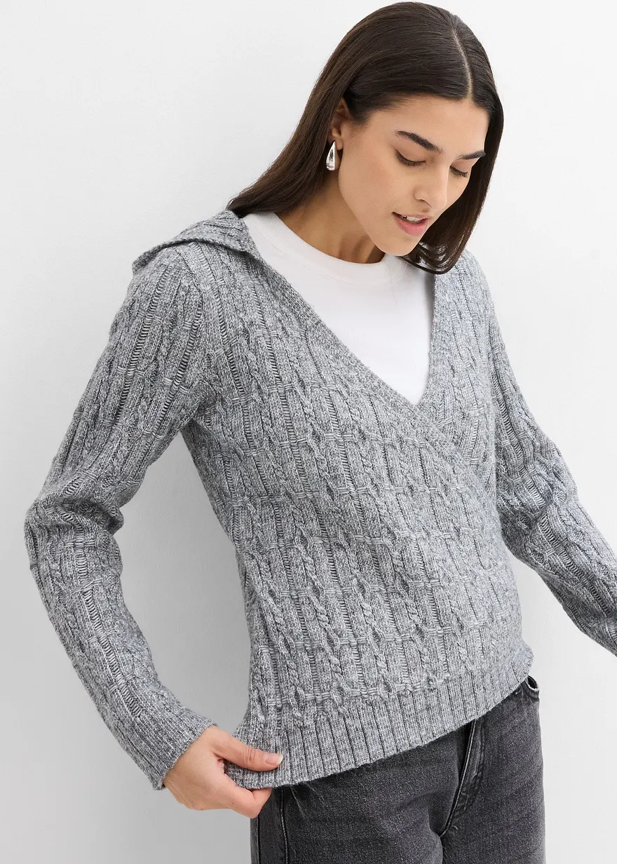 Kapuzenpullover mit asymmetrischem Saum