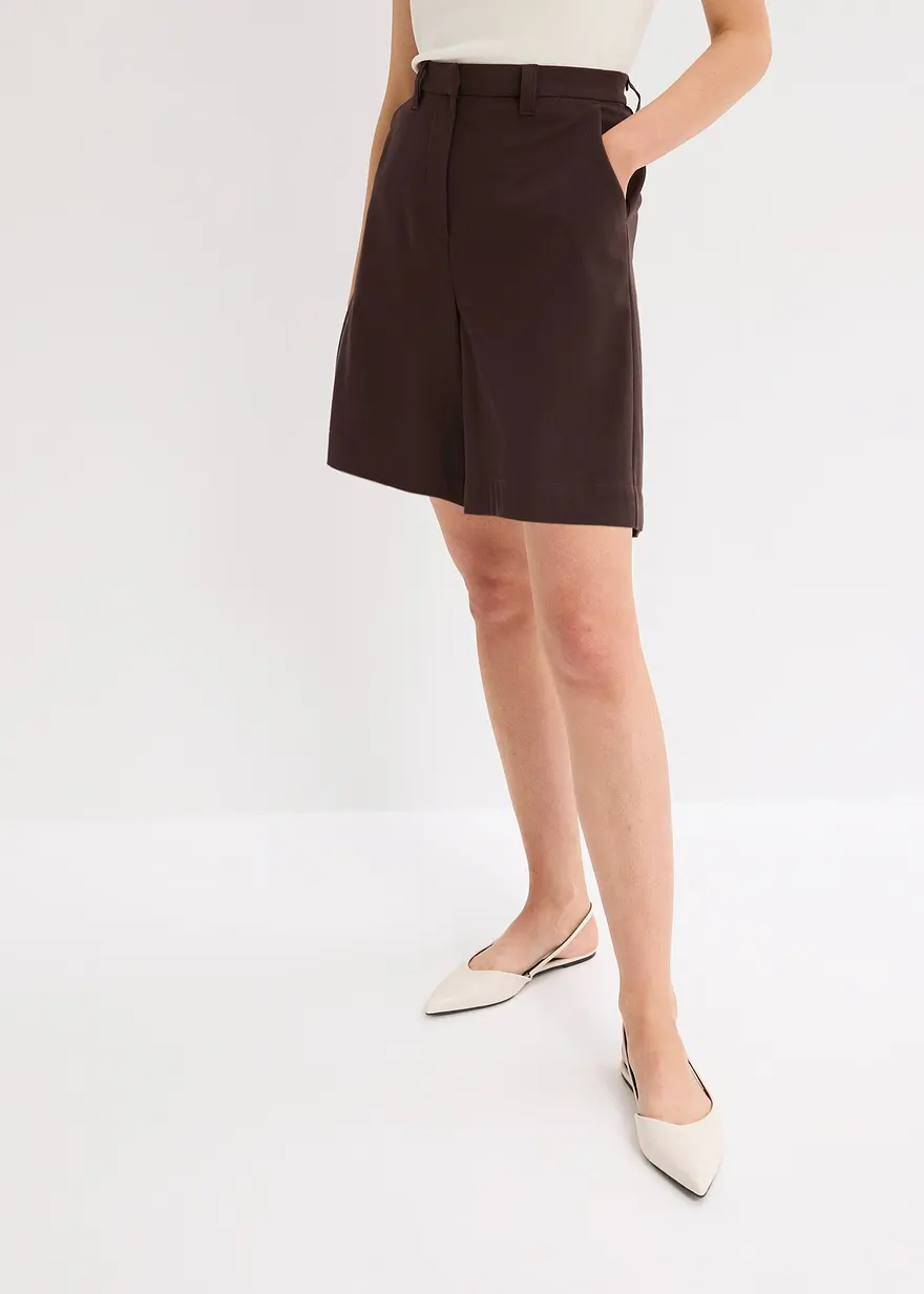 Bermuda Shorts mit Abnähern