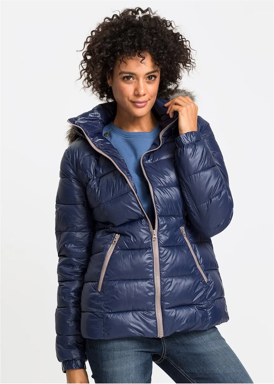 Winterjacke mit Kapuze