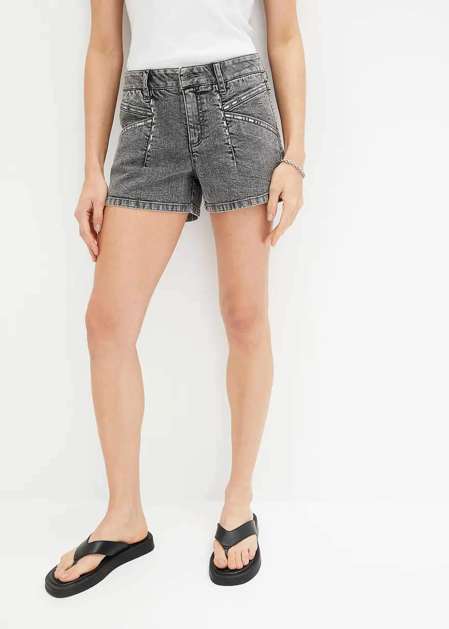 Jeans-Shorts mit Nietenbesatz