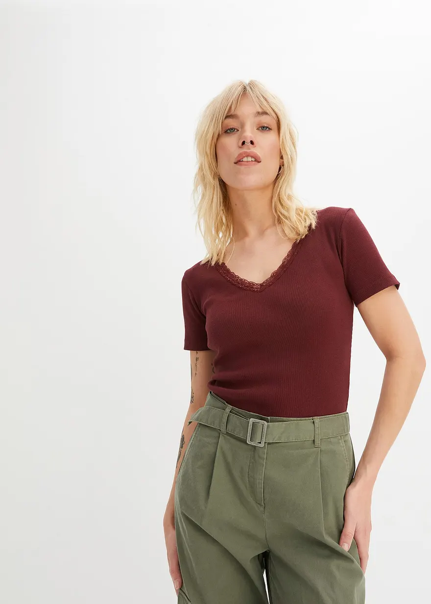 Rippshirt mit Spitze