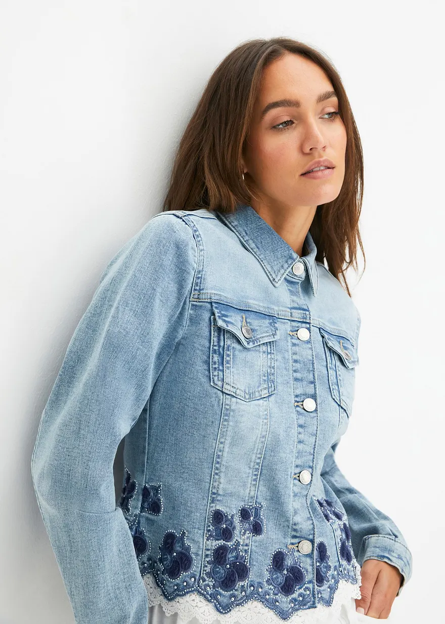 Jeansjacke mit Stickerei und Spitze