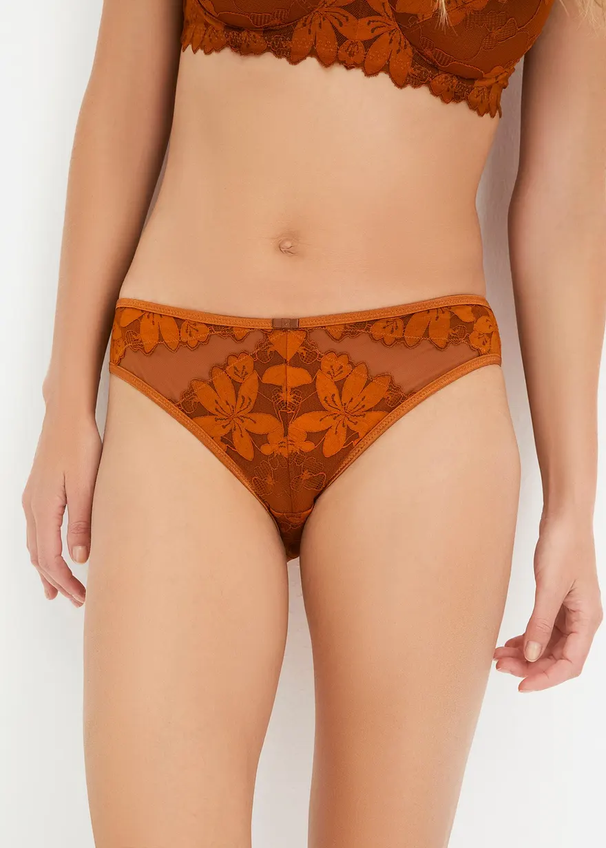 Slip aus zarter Spitze