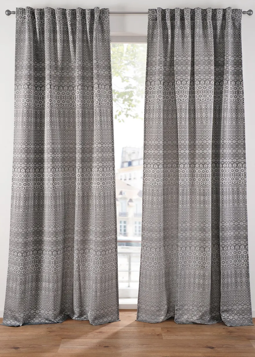 Jacquard Vorhang mit grafischem Muster