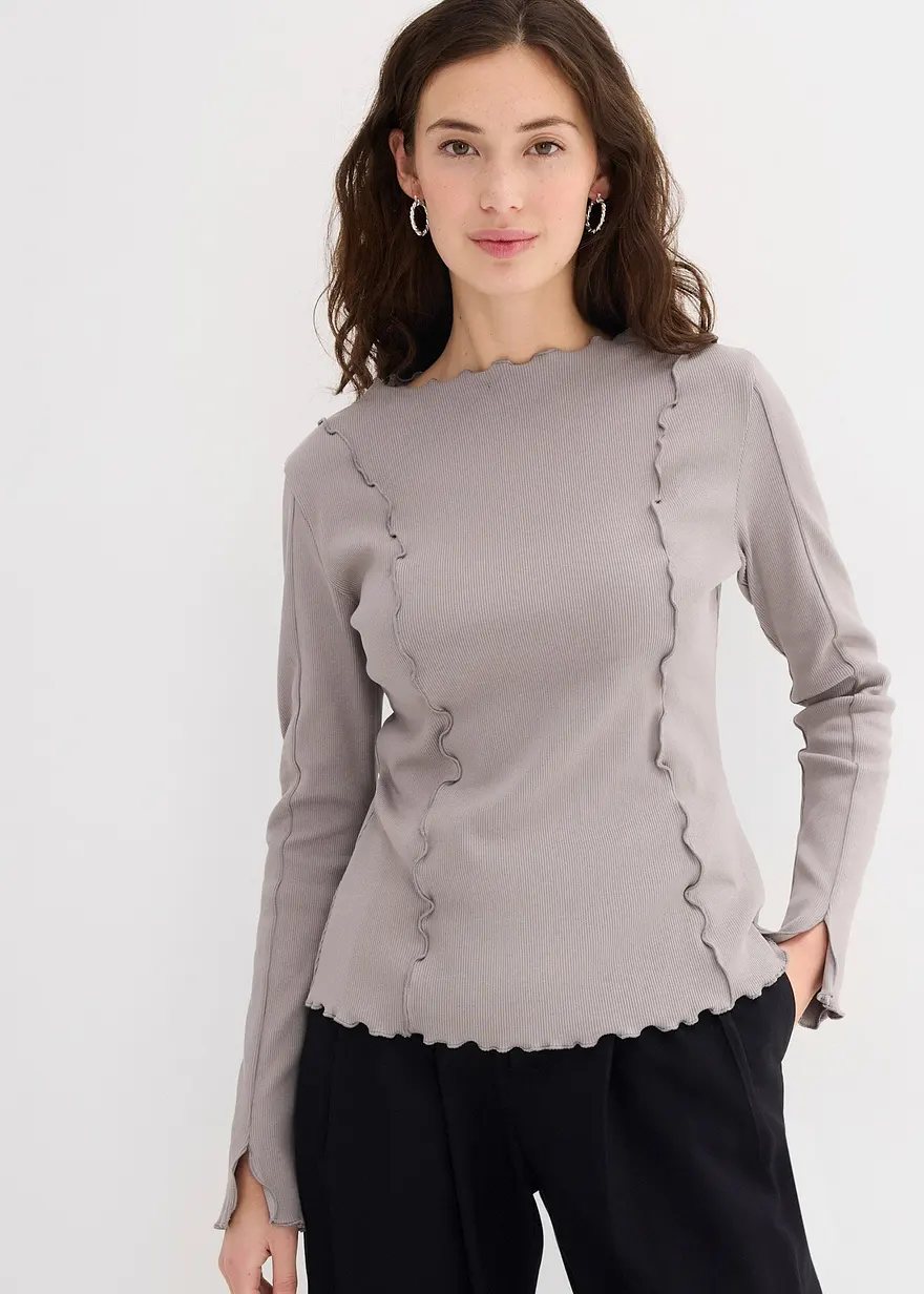 Geripptes Langarmshirt mit offenen Kanten