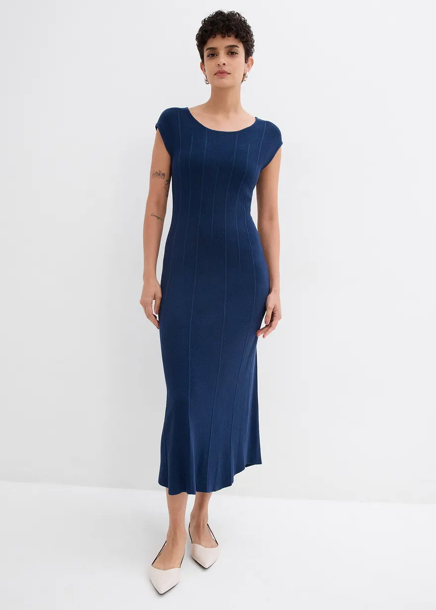 Figurbetontes Strickkleid aus Viskose-Mix