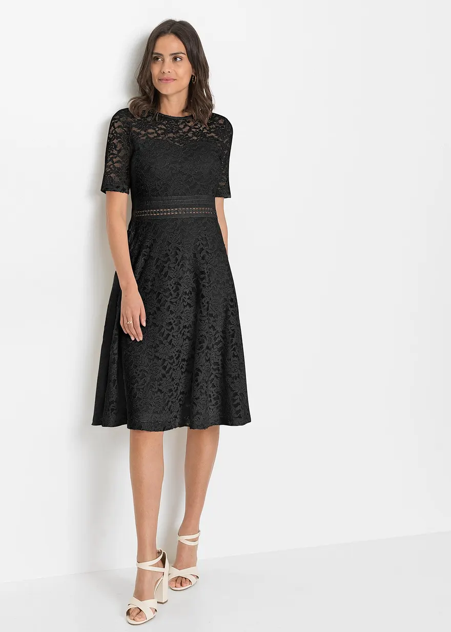 Spitzenkleid mit Häkeleinsatz