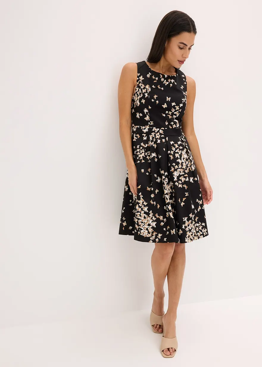 Kleid mit eingelegten Falten und Taschen