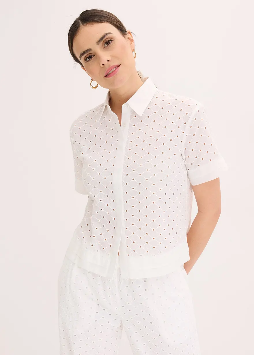 Bluse mit Lochstickerei
