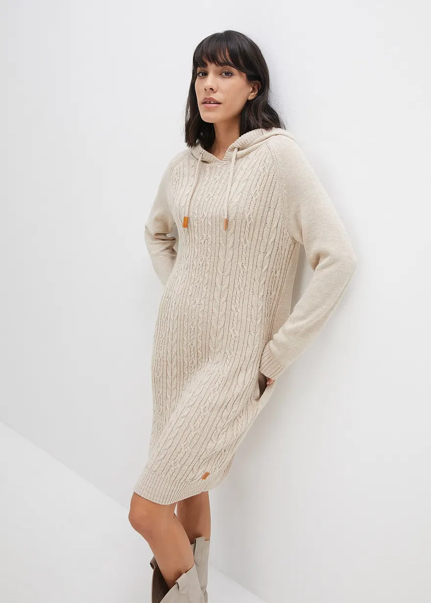Kapuzen-Strickkleid mit Zopfmuster