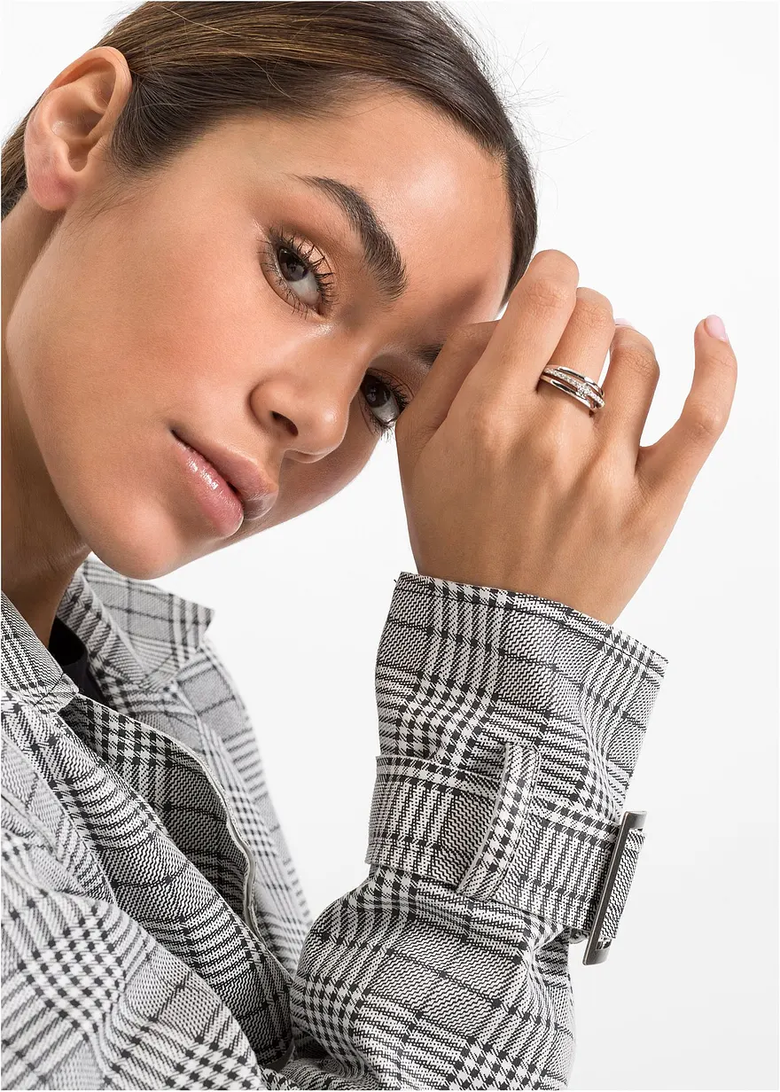 Ring veredelt mit Glaskristallen