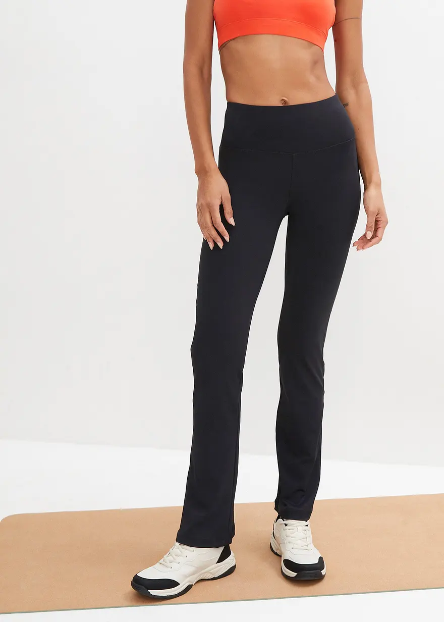 Sport-Hose mit Tasche, ausgestellt