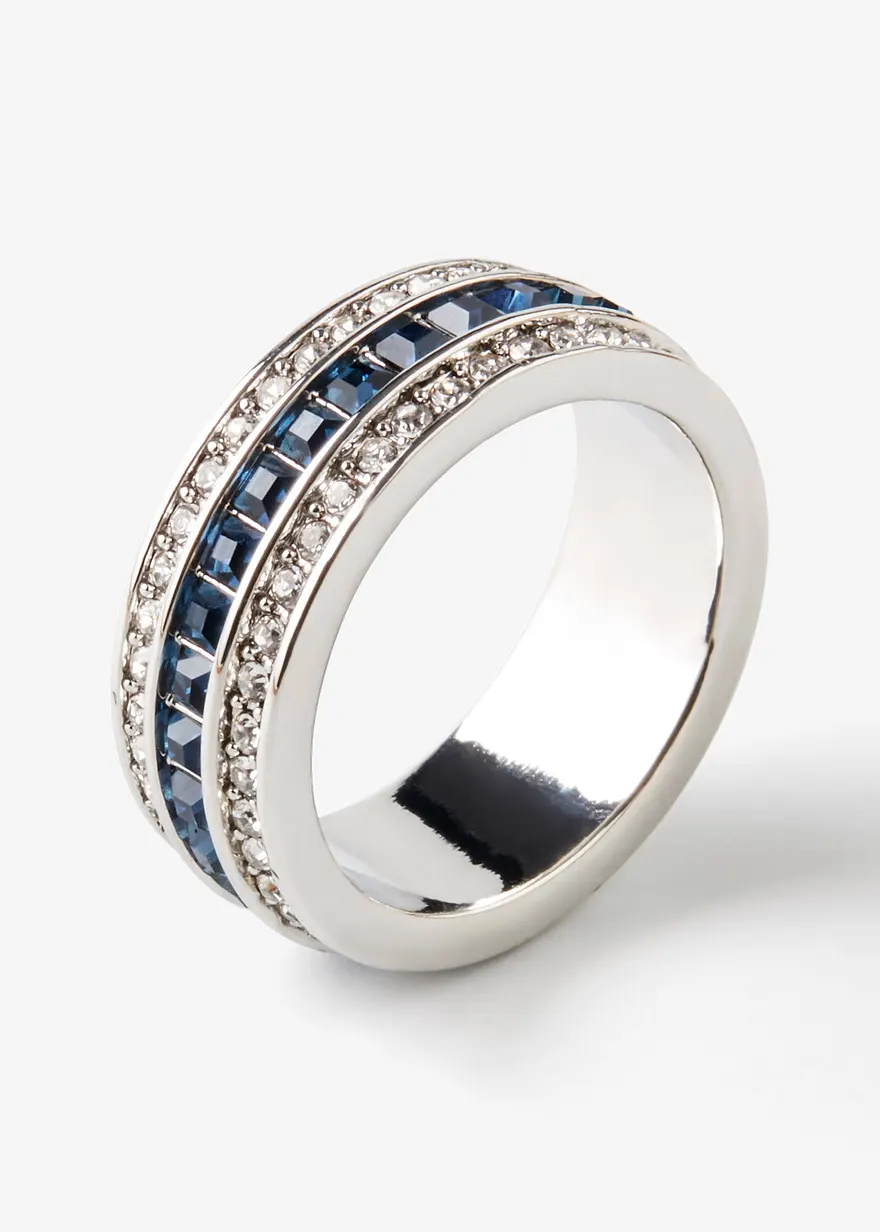 Ring veredelt mit Glaskristallsteinen